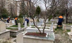 Niğde Belediyesi’nden mezarlıklarda bayram temizliği