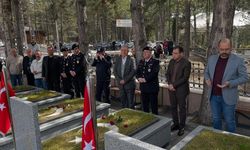 Şehit Hava Pilot Teğmen Yavuz Eracar kabri başında anıldı