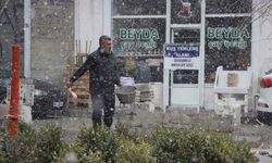 Van’da binlerce güvercini besleyen esnaf, kuşlara çocukları gibi bakıyor