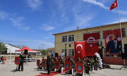 Askeri bando Edirne'de köy okulunda konser verdi