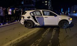 Edirne'de hafif ticari araçla çarpışan otomobildeki anne ve bebeği yaralandı