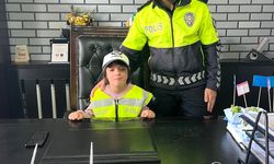Gelibolu'da özel eğitim sınıfı öğrencisine sürpriz doğum günü kutlaması