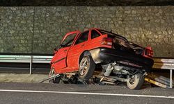 Kocaeli'de bariyere çarpan otomobildeki 2 kişi öldü