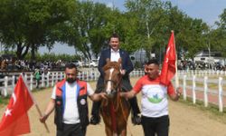 Osman Gazi'yi Anma ve Bursa'nın Fethi Şenlikleri'nde rahvan at yarışları yapıldı