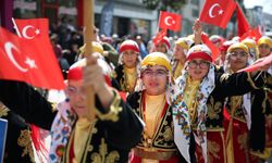 "Sakarya 15. Uluslararası Halk Oyunları Festivali" kortej yürüyüşüyle başladı