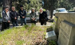 Türk tiyatrosunun önemli isimlerinden Muammer Karaca mezarı başında anıldı