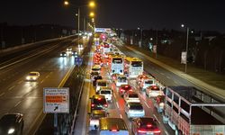 Tuzla'da köprülü kavşaktaki çalışma trafik yoğunluğuna neden oldu