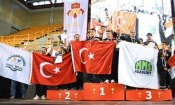 5 kıtadan okulların katıldığı olimpiyatlarda İzmit MTAL, 4 kupa ile döndü