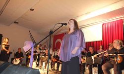 Balıkesir’de Halk Eğitimi Korosu 7’ni konserini verdi