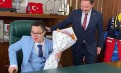 Biga Kaymakamı Kayabaşı, koltuğunu Down sendromlu Muharrem’e bıraktı