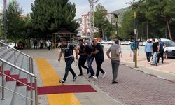 Burdur’da aracının önünü kesip halasının oğlunu öldüren genç ve eşi için müebbet ceza talebi