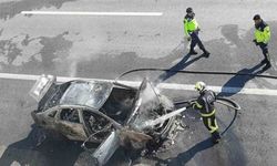 Denizli-Aydın Otoyolunda alev alan otomobil metal yığınına döndü