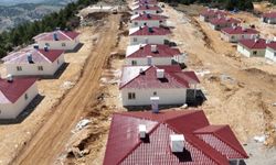Depremin merkezinde köy evlerinin yapımı sürüyor