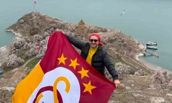 Galatasaray bayrağı Akdamar Adası’nda dalgalandı