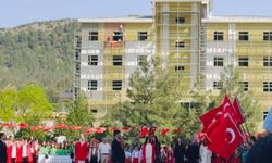 Gaziantep’te inşaat işçilerinin İstiklal Marşı duyarlılığı duygulandırdı