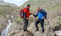 Hakkari’de Marunus Şelalesi’ne doğa yürüyüşü