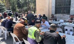 İmaret Camii’nde yüzlerce yıllık yemek dağıtım geleneği yaşatılıyor