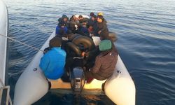 İzmir açıklarında 29 düzensiz göçmen yakalandı