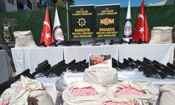 İzmir polisinden 4 gün süren dev operasyon: 1 milyondan fazla uyuşturucu hap ve 437 adet tabanca ele geçirildi