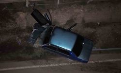 Kaza yapan otomobilin sürücüsü, yaralıları bırakıp ortadan kayboldu
