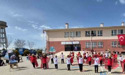 Kırşehirli öğrenciler, vefat eden sanatçıları andı