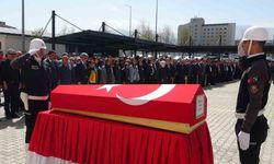 Malatya’da kalp krizi geçiren komiserin naaşı törenle memleketine uğurlandı