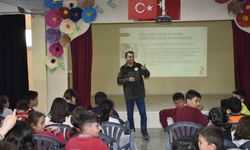 Öğrenciler sokak hayvanları konusunda bilgilendirildi