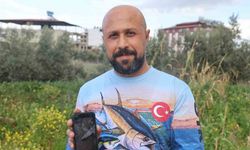 Oltasına takılan köpek balığı yavrusunu nasihat ederek denize bıraktı