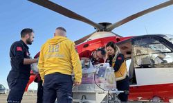 Prematüre Adar, göz tedavisi için helikopterle Van’a sevk edildi