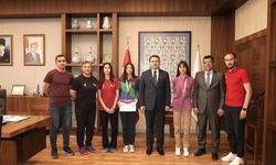 Şampiyon sporcular valilik makamında ağırlandı