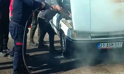 Şanlıurfa’da seyir halindeki otomobil alev aldı