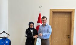 Simav Kaymakamı Karaloğlu, Türkiye derecesi elde eden hafız öğrenciyi ödüllendirdi