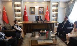 Vali makamını devralan 9 yaşındaki Ali Kemal koltuğun hakkını verdi