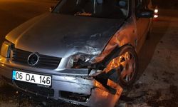 Yalvaç’ta kafa kafaya çarpışan iki araçta 3 kişi yaralandı
