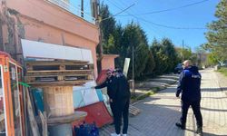 Zabıta Müdürlüğü ekipleri kaldırım işgali yapan esnafı uyardı