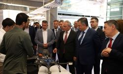 Bursa'da otomotiv alanında yetişen lisenin öğrencileri sektör temsilcileriyle buluştu