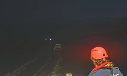 Çanakkale Boğazı'nda sürüklenen tekne kurtarıldı
