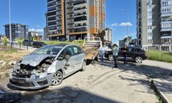 Edirne'de otomobil ile cipin çarpıştığı kazada 3 kişi yaralandı