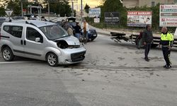 Edirne'de otomobille hafif ticari aracın çarpıştığı kazada 2 kişi yaralandı