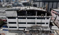 GÜNCELLEME - Esenyurt'ta tekstil fabrikasının çatısında çıkan yangın söndürüldü