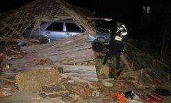 Kocaeli'de virajı alamayarak samanlığa giren otomobilin sürücüsü yaralandı
