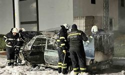 Aksaray’da yanan otomobil hurdaya döndü