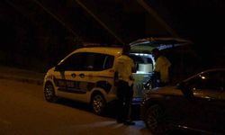 Polisin ’dur’ ihtarına uymayarak kaçan ve üniversite öğrencisinin ağır yaralanmasına sebep olan 5 şüpheli suç makinesi çıktı