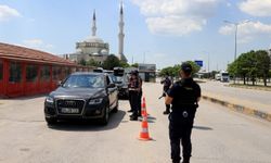 Gurbetçilere güvenli seyir için sınırdan otoyola kadar jandarma destek oluyor