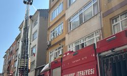 Kadıköy'de 5 katlı binanın çatısında çıkan yangın söndürüldü