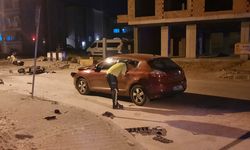 Kocaeli'de otomobille çarpışan motosikletin sürücüsü öldü, oğlu ağır yaralandı
