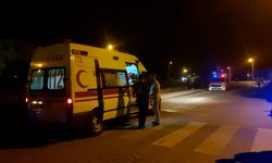 Otomobille çarpışan elektrikli bisikletteki anne ile kızı yaralandı