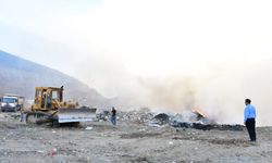 Alaşehir’de çöplük yangını: 1 itfaiye eri dumandan etkilendi