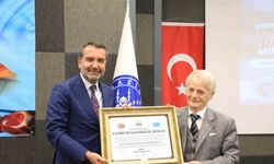 Başkan Şerifoğulları, Kırımoğlu’na "fahri hemşehrilik beratı" takdim etti