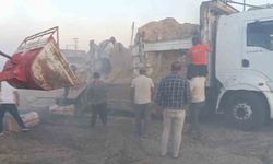 Diyarbakır’da kamyondaki saman balyaları yandı